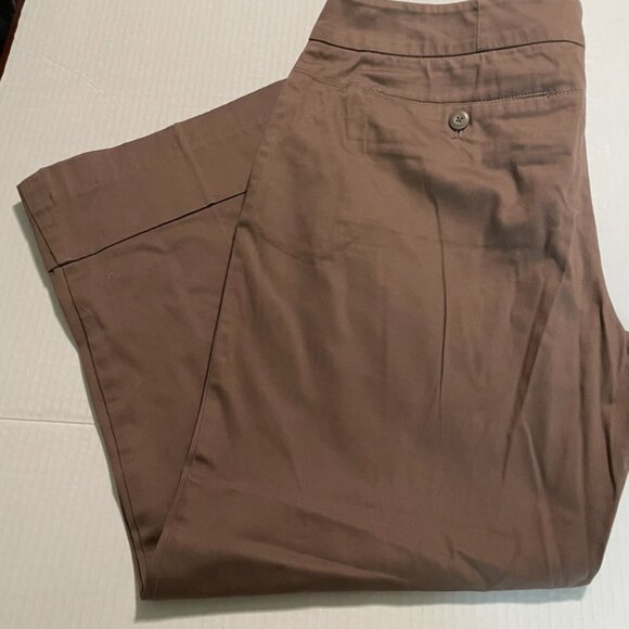 Brown Cropped Pants - Picture 3 of 3